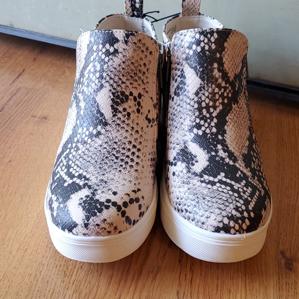 Time and Tru memory foam sneakers new - Picture 4 of 6
